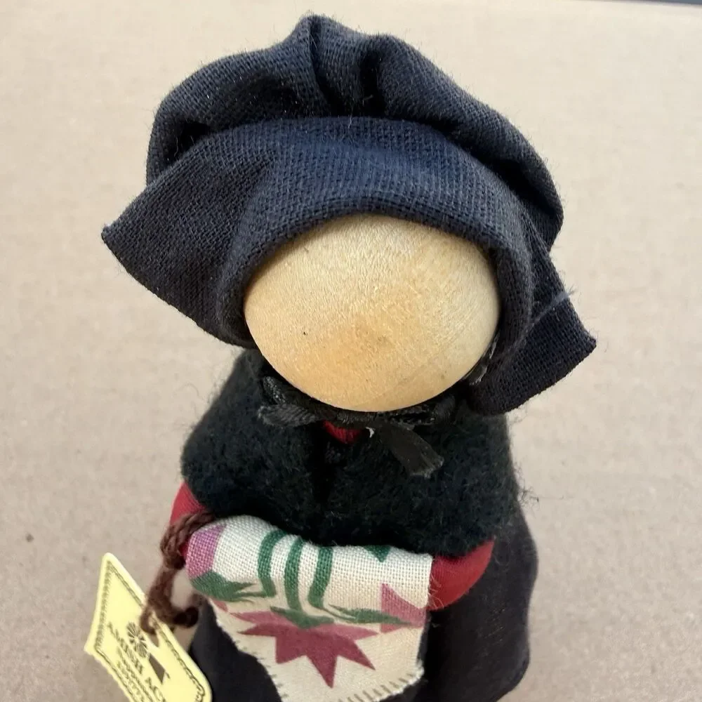 AMISH Acres Nappanee Wooden Head Doll No Face 5” Woman Vintage 2001 Signed Robin
